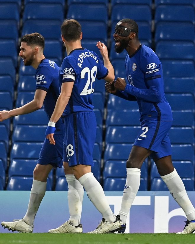 埃迪-豪：球队中场从六人减至四人，必须赶紧引援