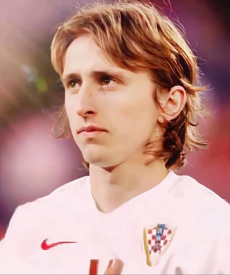 斯洛特：球队目标是重返联赛前四，我心中萨拉赫理应上场比赛