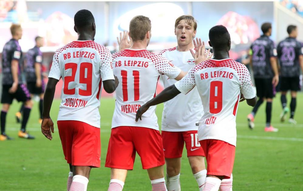 欧冠夺冠赔率：巴萨1赔4.5领跑 皇马利物浦紧追（欧冠夺冠赔率：巴萨1赔4.5居首 皇马、利物浦紧随其后）