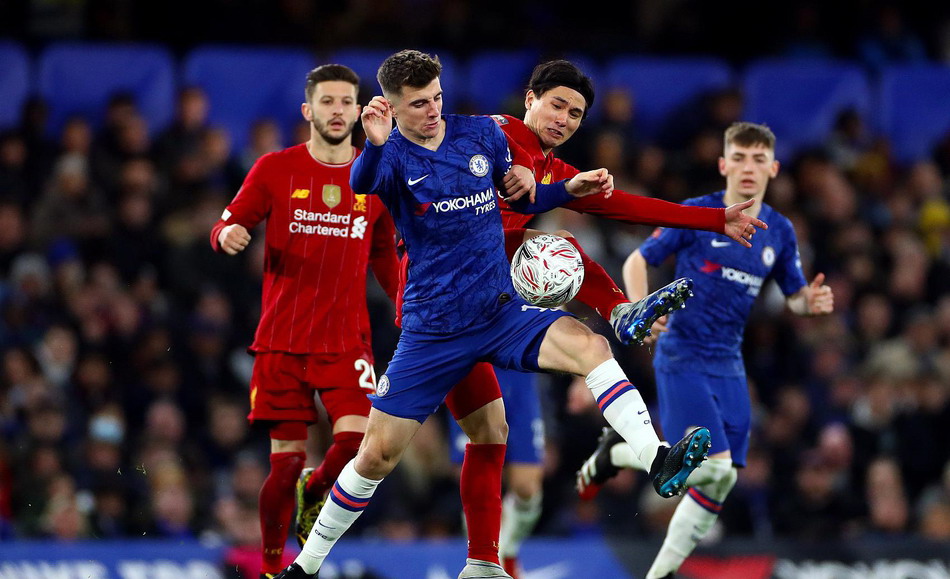 德媒：由于手指受伤，诺伊尔近两场都佩戴特制的四指手套参赛