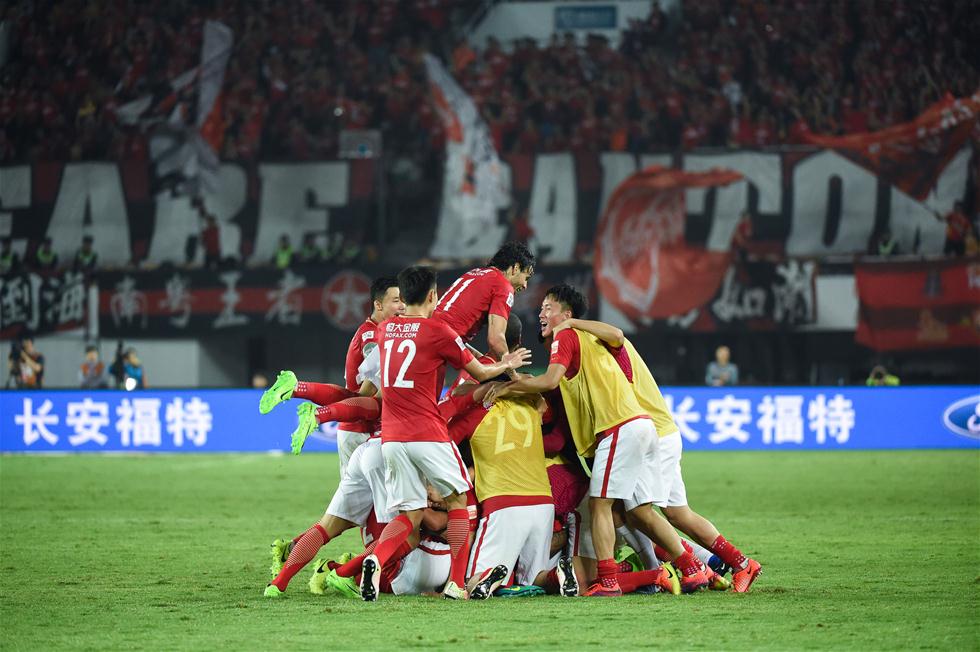 中超：山东泰山客场2-0完胜青岛队